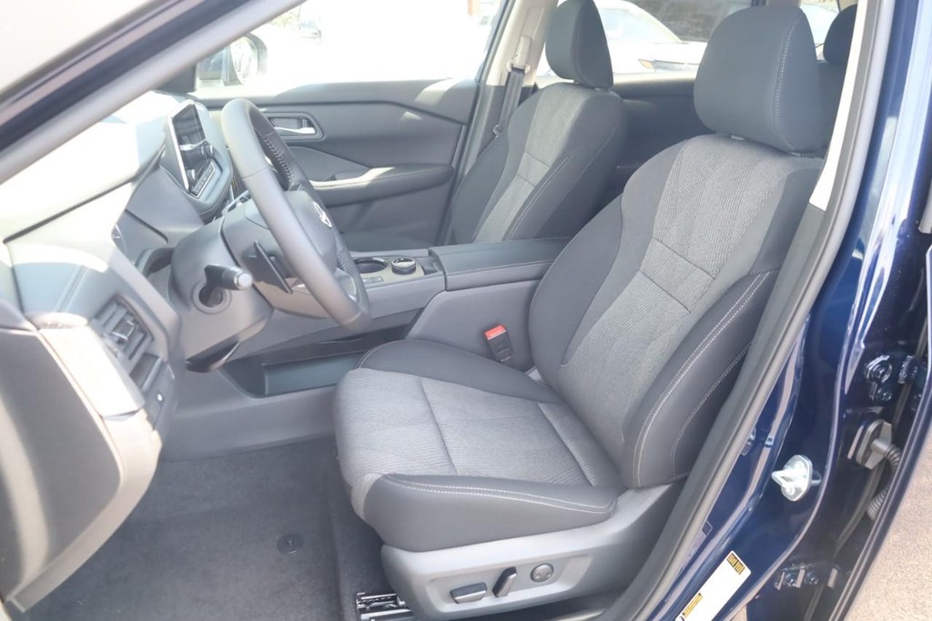 Nissan Rogue Vehicle Image 20