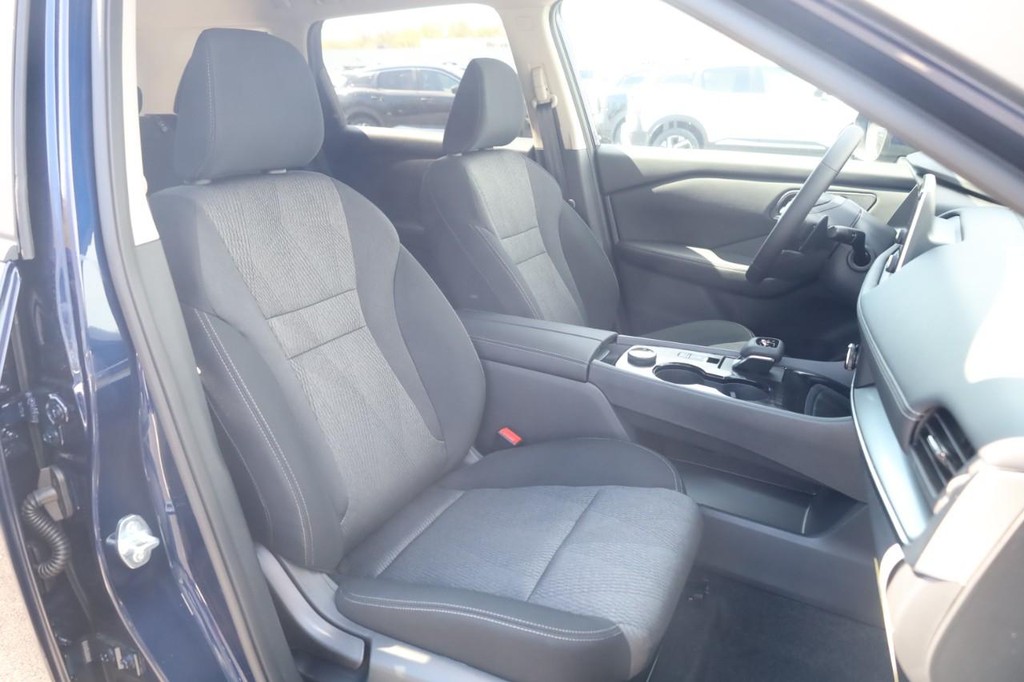 Nissan Rogue Vehicle Image 21