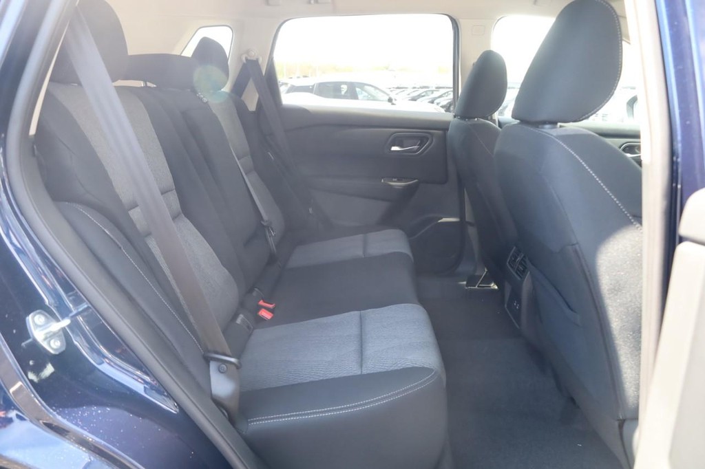 Nissan Rogue Vehicle Image 22