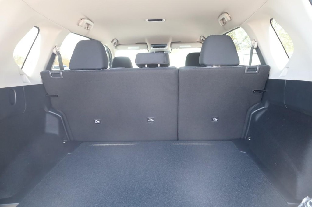 Nissan Rogue Vehicle Image 23