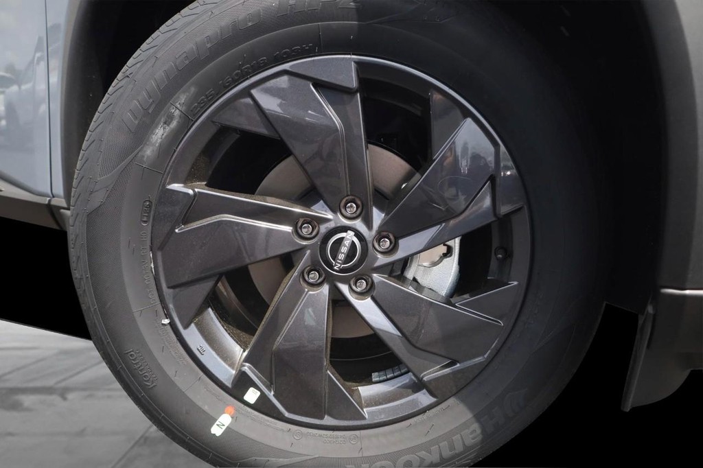Nissan Rogue Vehicle Image 03