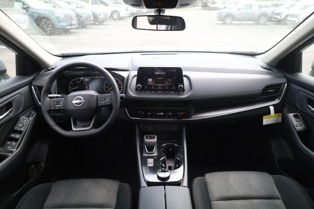 Nissan Rogue Vehicle Image 07