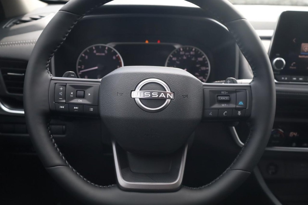 Nissan Rogue Vehicle Image 08