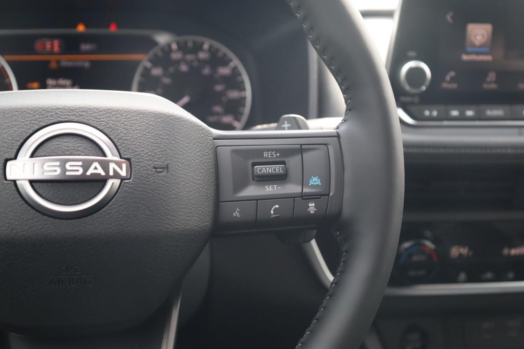 Nissan Rogue Vehicle Image 09
