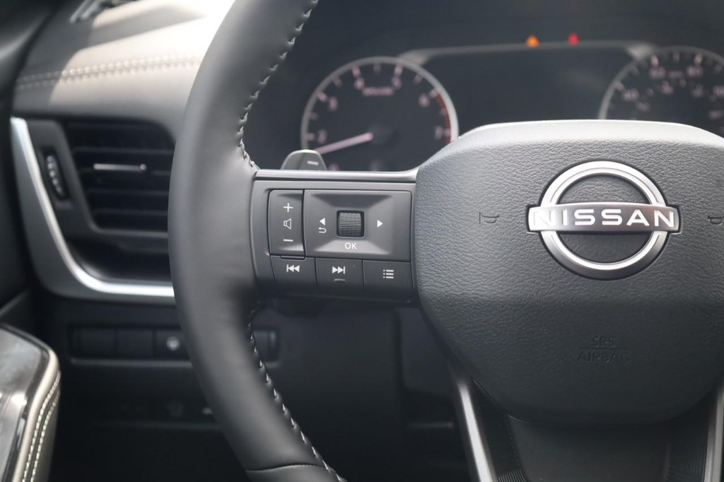 Nissan Rogue Vehicle Image 10