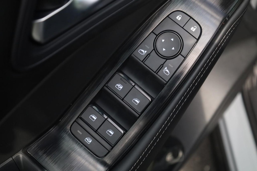 Nissan Rogue Vehicle Image 11