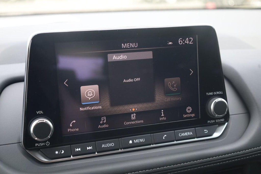 Nissan Rogue Vehicle Image 14