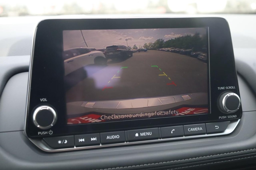 Nissan Rogue Vehicle Image 15