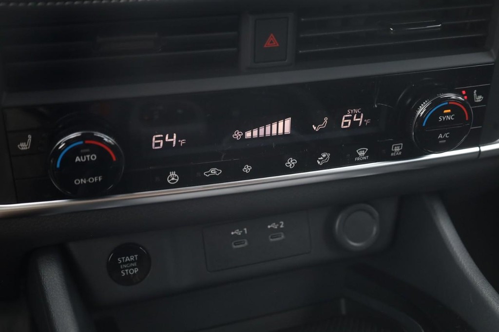Nissan Rogue Vehicle Image 16