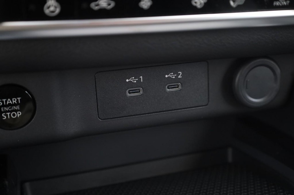 Nissan Rogue Vehicle Image 17