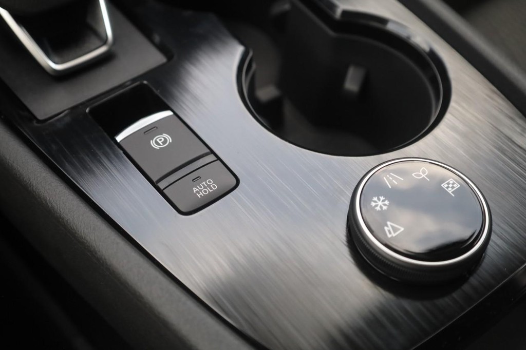 Nissan Rogue Vehicle Image 18