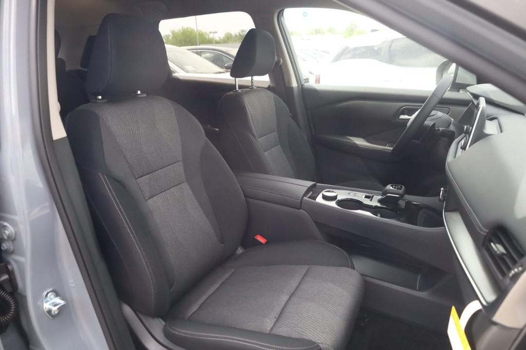 Nissan Rogue Vehicle Image 21