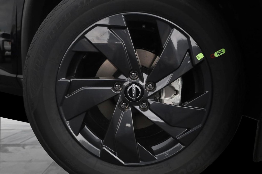 Nissan Rogue Vehicle Image 03