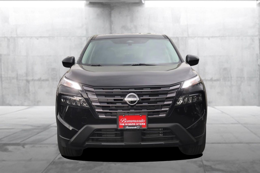 Nissan Rogue Vehicle Image 04