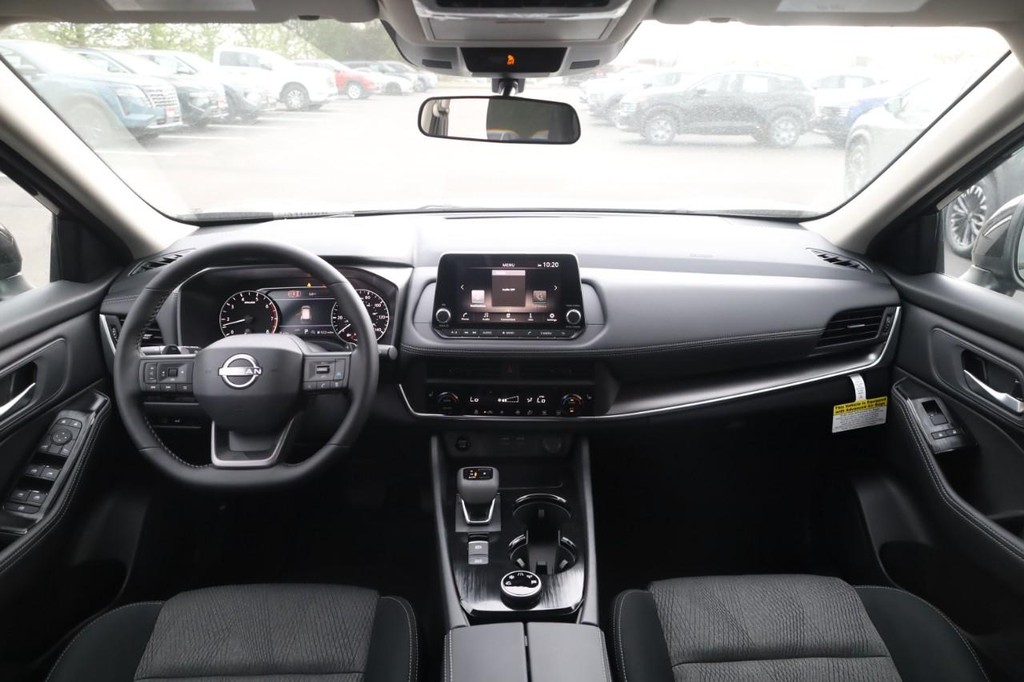 Nissan Rogue Vehicle Image 07