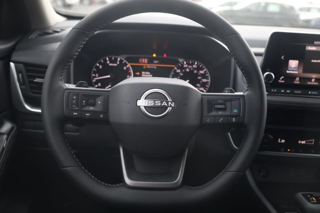 Nissan Rogue Vehicle Image 08