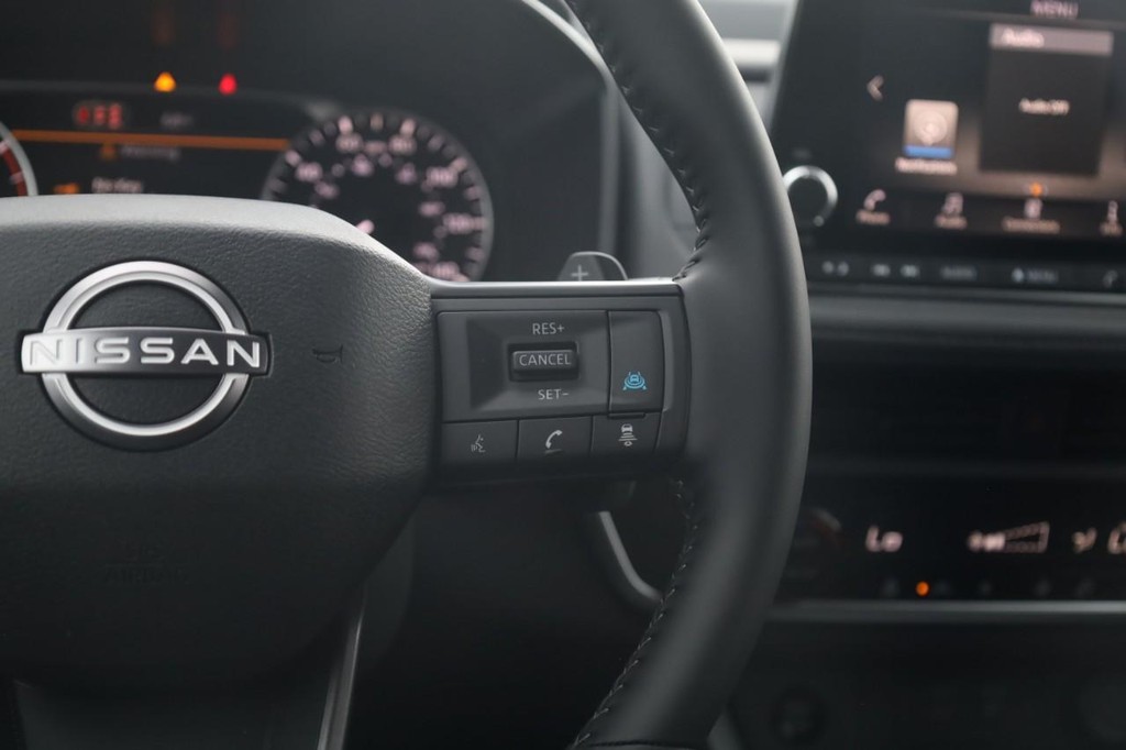 Nissan Rogue Vehicle Image 09