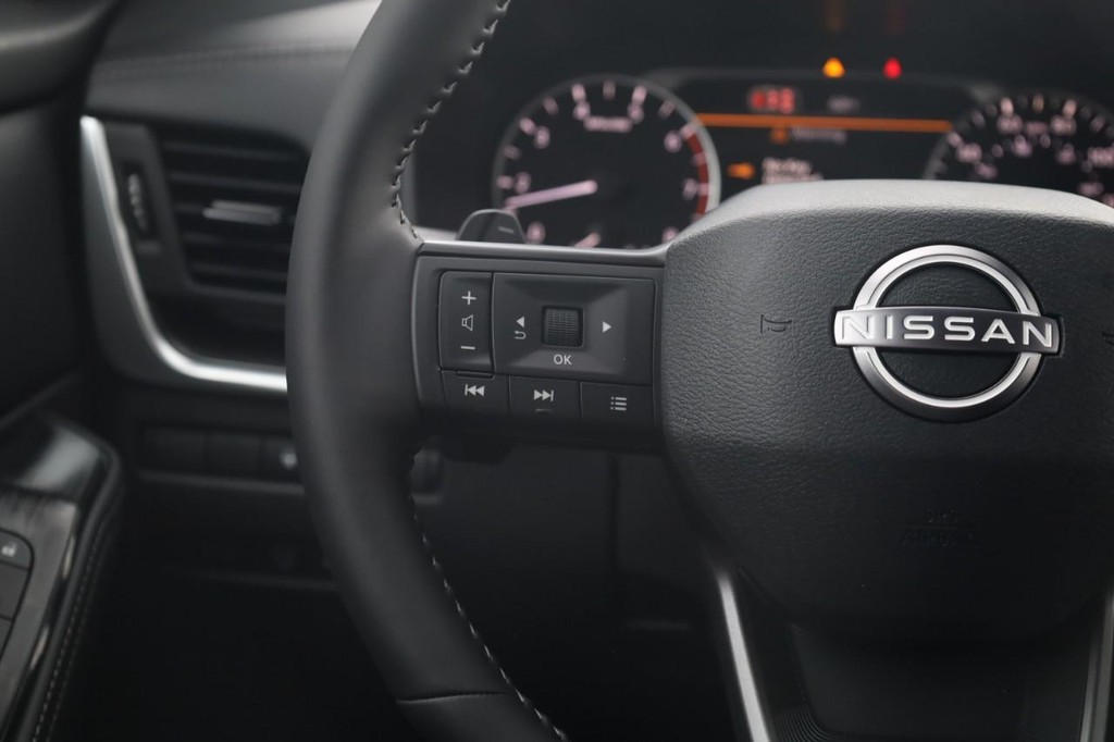 Nissan Rogue Vehicle Image 10