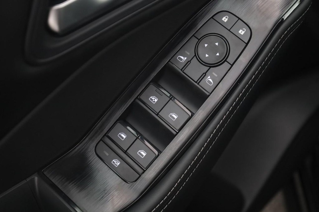 Nissan Rogue Vehicle Image 11