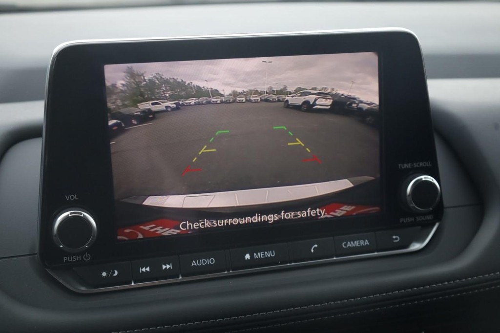 Nissan Rogue Vehicle Image 15