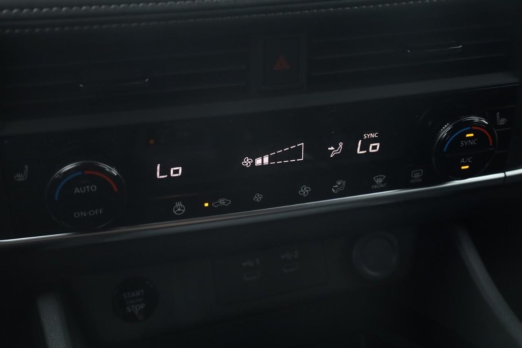 Nissan Rogue Vehicle Image 16