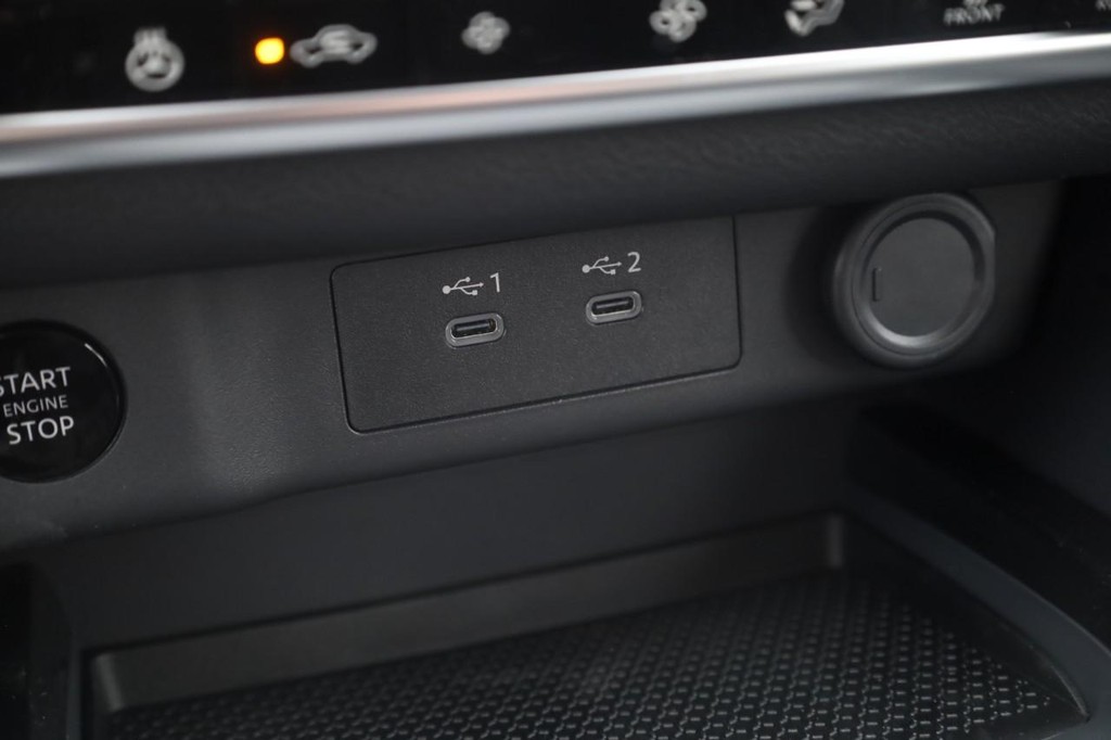 Nissan Rogue Vehicle Image 17