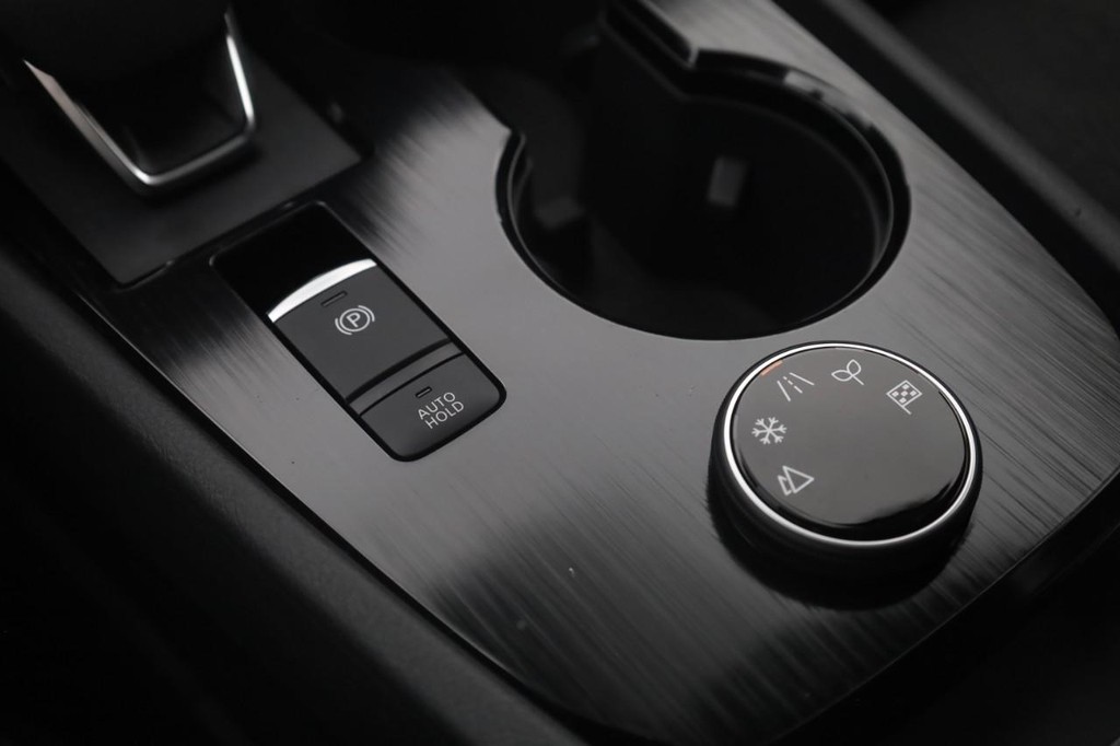 Nissan Rogue Vehicle Image 18