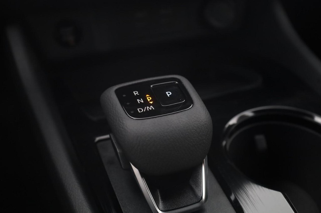 Nissan Rogue Vehicle Image 19