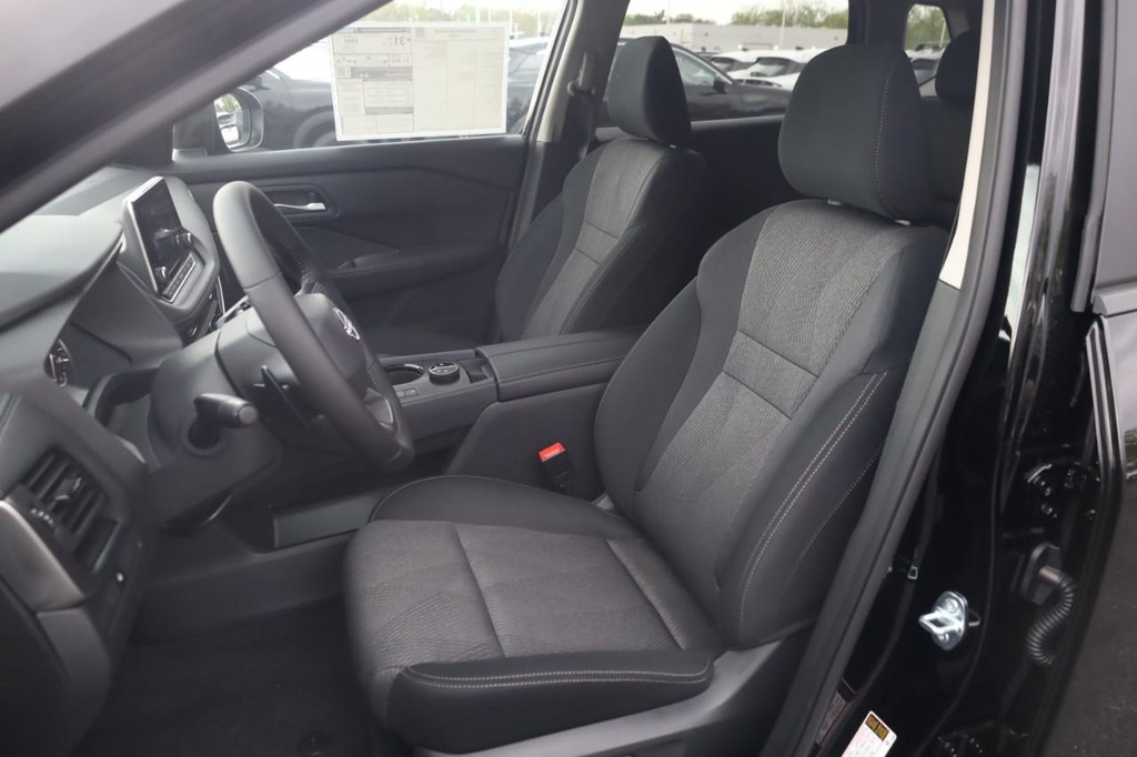 Nissan Rogue Vehicle Image 20