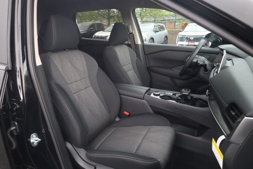 Nissan Rogue Vehicle Image 21