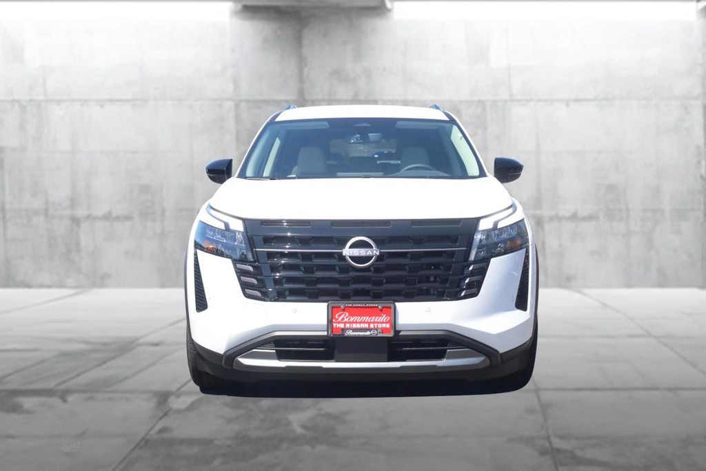 Nissan Pathfinder Vehicle Image 04
