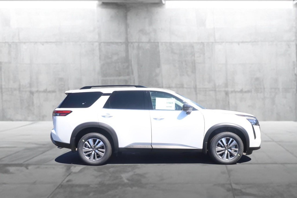 Nissan Pathfinder Vehicle Image 05