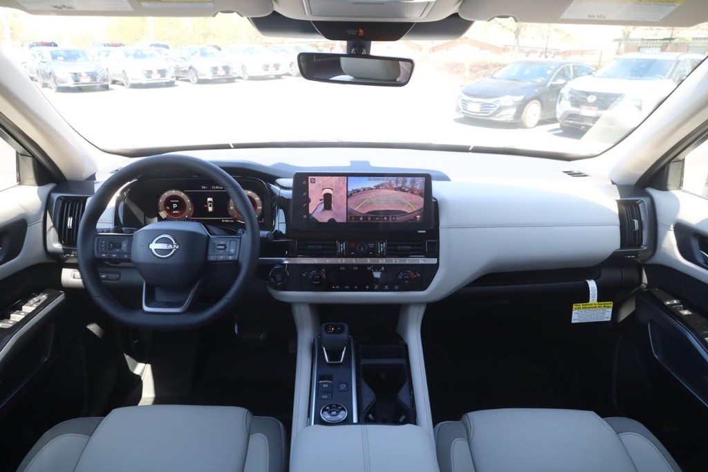 Nissan Pathfinder Vehicle Image 07