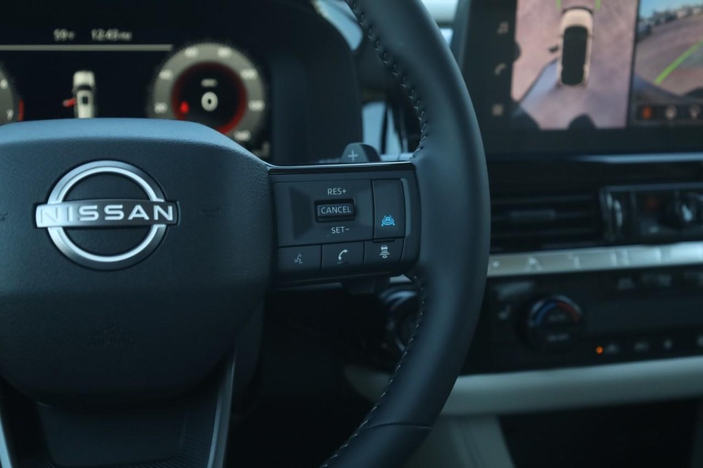 Nissan Pathfinder Vehicle Image 09