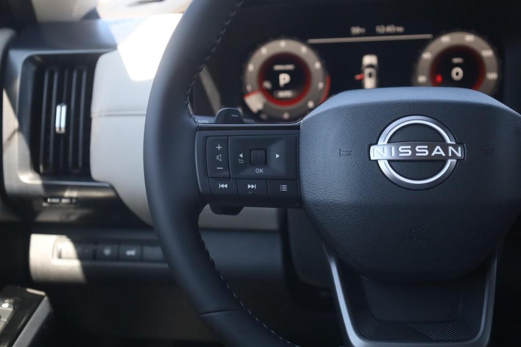 Nissan Pathfinder Vehicle Image 10
