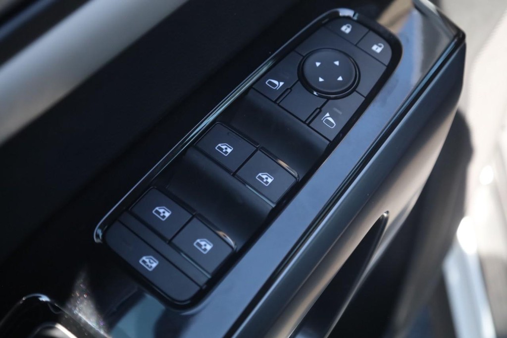 Nissan Pathfinder Vehicle Image 11