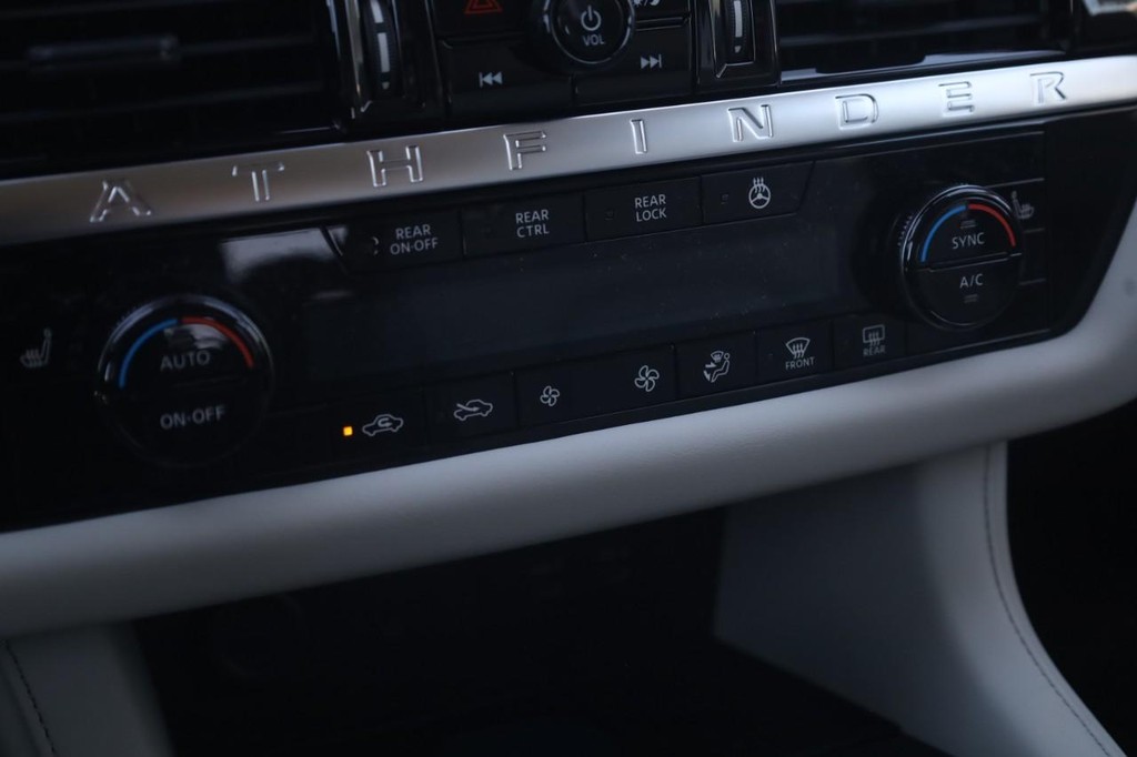 Nissan Pathfinder Vehicle Image 16