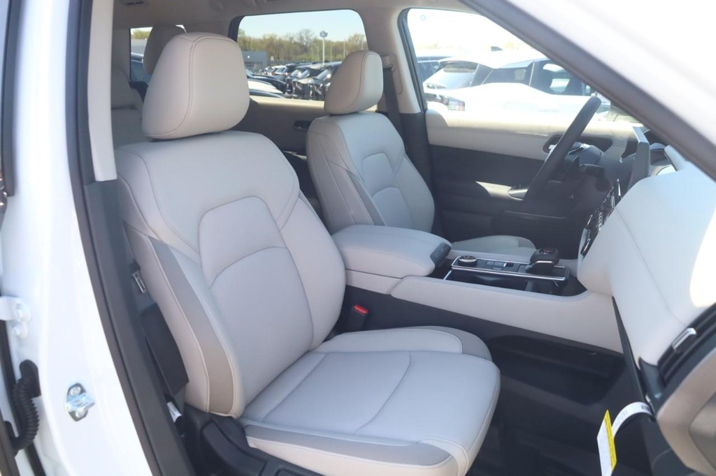 Nissan Pathfinder Vehicle Image 21