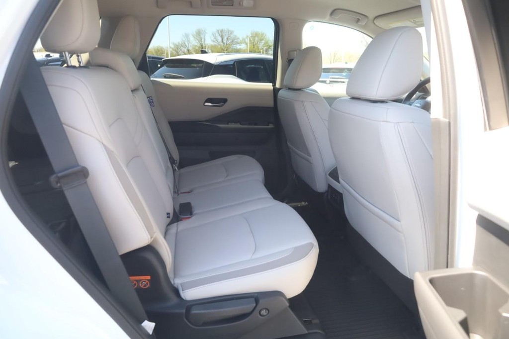 Nissan Pathfinder Vehicle Image 22