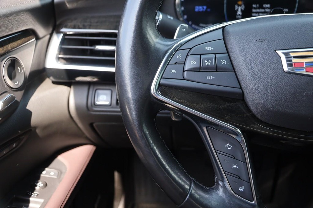 Cadillac CT6 Vehicle Image 13