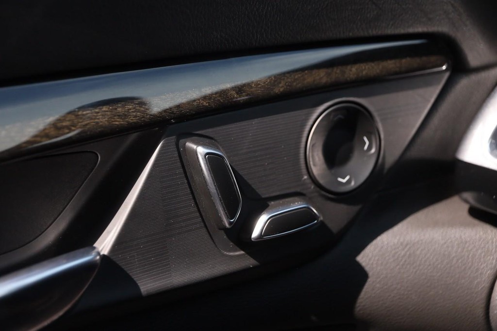 Cadillac CT6 Vehicle Image 24