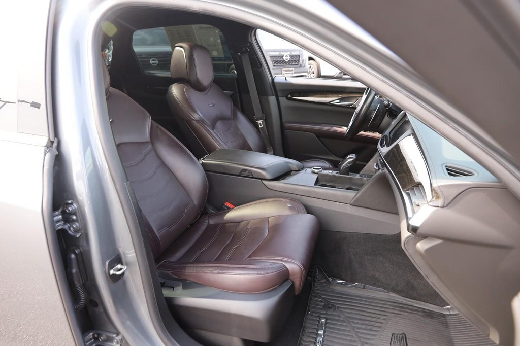 Cadillac CT6 Vehicle Image 30