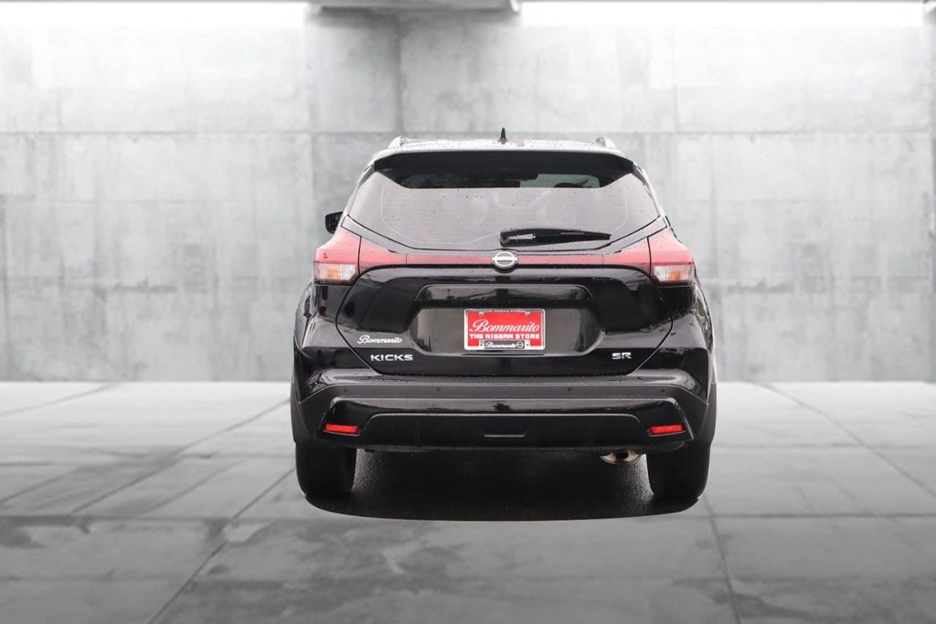 Nissan Kicks Vehicle Image 06