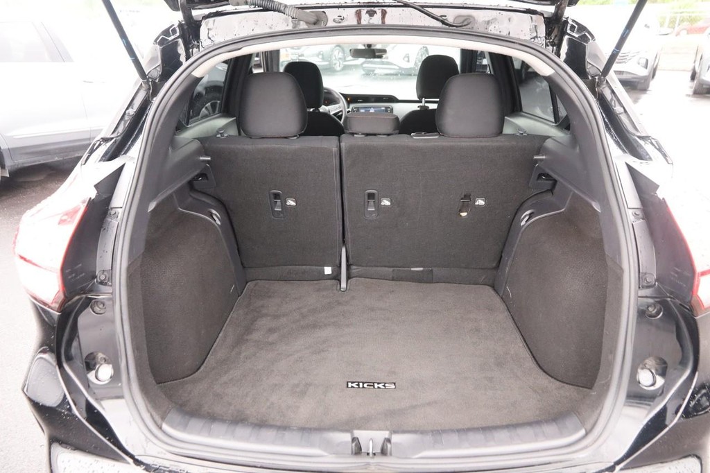 Nissan Kicks Vehicle Image 07