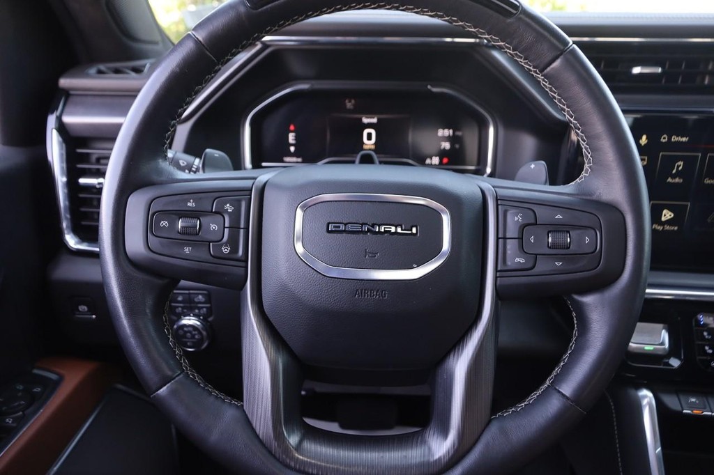 GMC Sierra 1500 Vehicle Full-screen Gallery Image 12