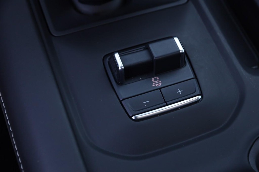 GMC Sierra 1500 Vehicle Full-screen Gallery Image 22