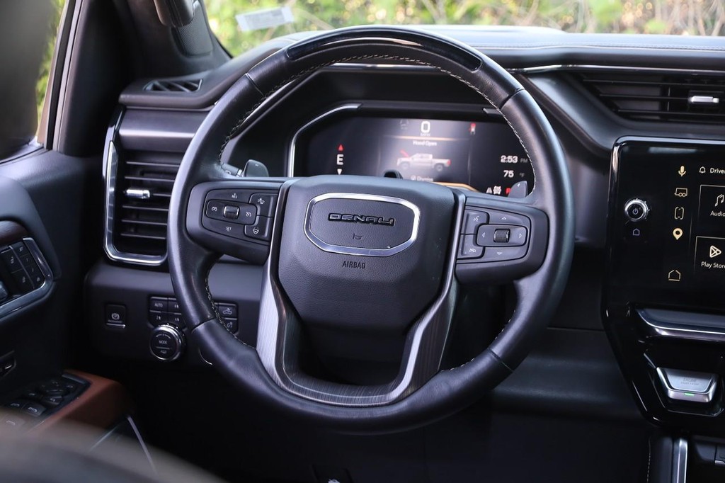 GMC Sierra 1500 Vehicle Full-screen Gallery Image 26