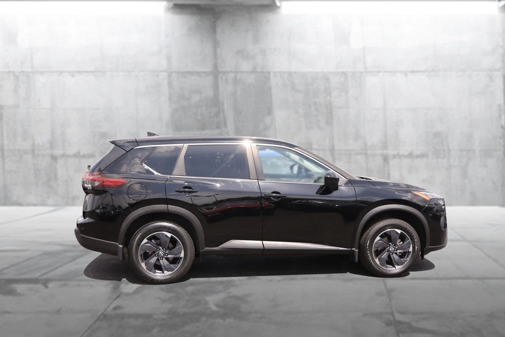 Nissan Rogue Vehicle Image 05