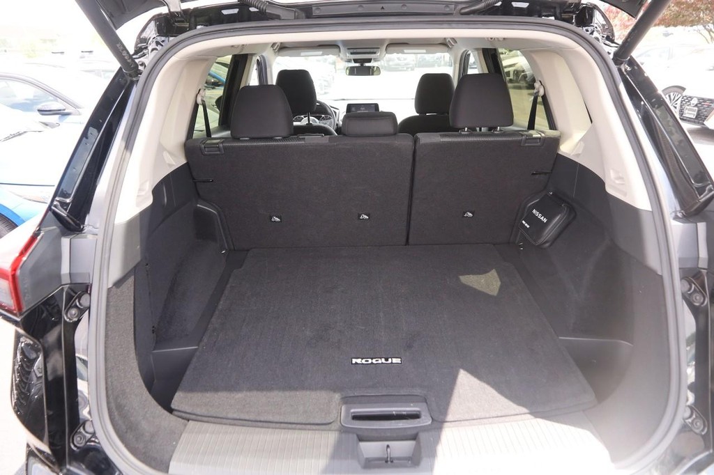 Nissan Rogue Vehicle Image 07