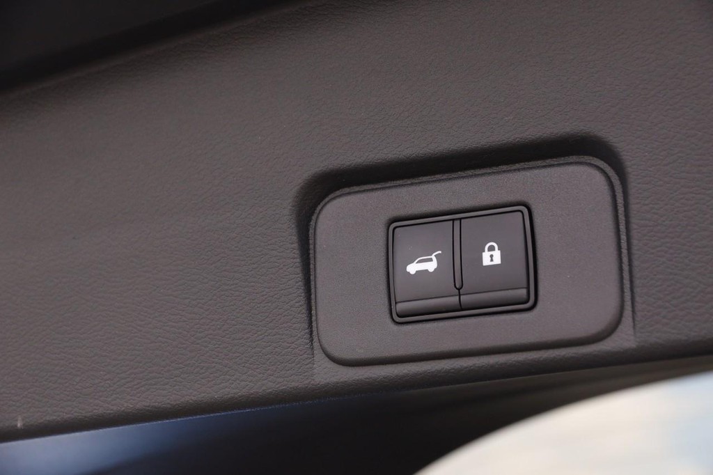 Nissan Rogue Vehicle Image 08